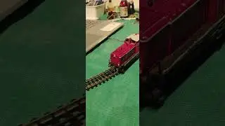 Trix Express V100 met Esu Lokpilot5 op snelheid 1