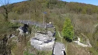 Flug von der Burgruine Streitburg bei Streitberg, fränkische Schweiz