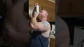 Make The Hole Bigger! Shotgunning a 25oz Natural Light! #beer #naturallight #Shotgunning #ididntpuke