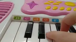 Этот ролик подойдет для тех, кто учиться играть на пианино/синтезаторе
