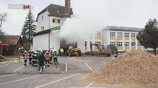 Gro&szlig;einsatz bei Brand im Hackschnitzelbunker eines Nahheizwerkes in Steinbach an der Steyr