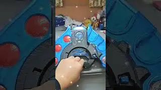 DXゼットライザー/傑特昇華器（ 超人力霸王ZERO Ver. ) 據說此昇華器原先就是開發來要給ZERO用的，只是TV第一話追擊凶暴宇宙蛟時，忽然遇到四次元怪獸布魯頓，才臨時交給傑特保管