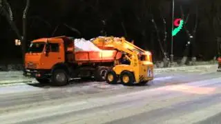 Погрузка снега Амкодор 211
