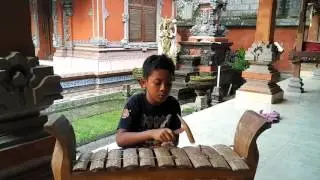 Putu melajah megambel