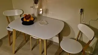 Kopa es ar teti sastelejam jauno galdu un sastelejam divus jaunos kreslus