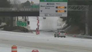 8 a.m. ice storm update | Few cars are driving along I-485 in south Charlotte