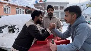 Kishtwar fitness Club k Members ajj bhi itni thand may GYM ko pehli tarji de rahein hain 