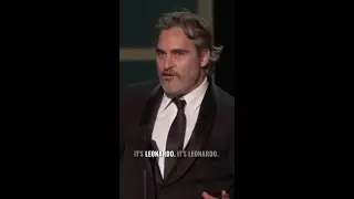 Хоакин Феникс критикует Леонардо Ди Каприо во время его речи на церемонии вручения премии Гильдии...
