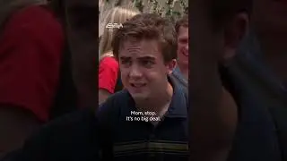 Lois embarrasses Malcolm at school #MalcolmInTheMiddle