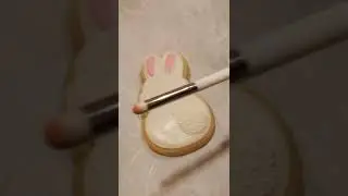 Watch me decorate a chubby bunny cookie! #shorts