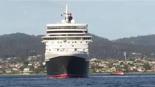 MS Queen Elizabeth Leaving Hobart Tasmania