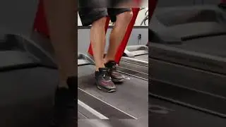 Ходьба задом наперед на отключенной беговой дорожке для облегчения боли в колене #шорты