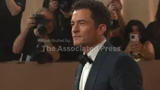 Orlando Bloom, Amy Poehler and more pose at the Golden Globes