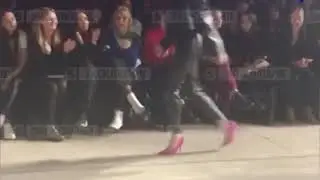 Model falls down in high heels during Mercedes-Benz Fashion Week Russia 2018