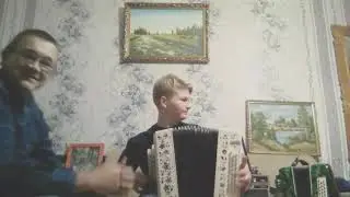 я в шоке!!! Посмотрите как девочка играет на гармошке