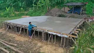 Lieu poured an extremely sturdy concrete floor for new house, use double-layered steel reinforcement