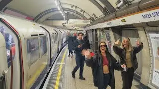 Very Exciting! Baker Street Station trains, Bakerloo Line, southbound