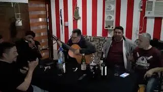 karlos roldan en una reunión de amigos una tremenda chacarera SANTIAGUEÑITO Y CANTOR