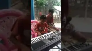 Keren banget Anak kecil main keyboard sambil nyanyi