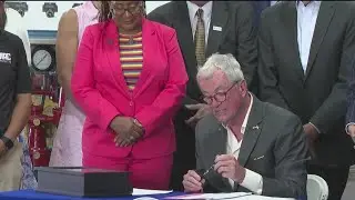 Murphy signs $500M tax credit bill to incentivize business, job growth