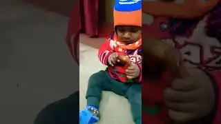 Cute baby monkey cap!😁😁😁 eating pakora #shorts #baby #viral #ytshorts