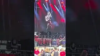 Tom Morello covers Mr. Crowley with his son, Roman.  #tommorello #ozzyosbourne #rocklahoma 
