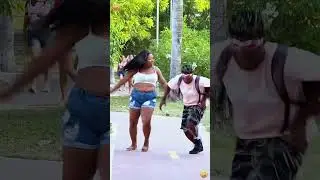 Street funny prank🤣🤣#scary #funny #prankvideo #usa #humor #comedy #funnyprank
