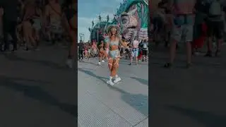 Shuffle girl @torinishino at EDC Orlando Music Festival
