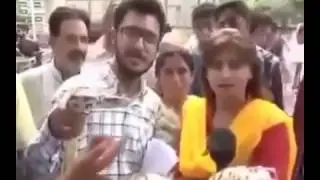 Pakistani funny female news reporter abusing must watch