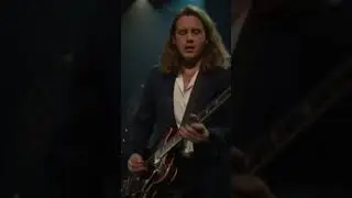 Arctic Monkeys -  Crying Lightning (LIVE PERFORMANCE)