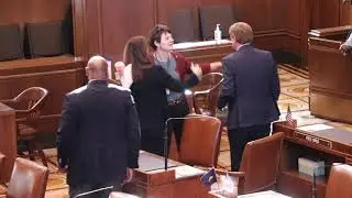 B-roll: Hugs for Republicans Helt, Knopp as session ends