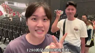小芬学长第一次去澳门，没想到这么简单方便，在澳门老城区逛吃蛋挞牛杂，小芬还抢到了伍佰演唱会门票，花500去看伍佰的演唱会唱歌给伍佰听，全程太精彩了，带上了澳门特产给学长爸妈
