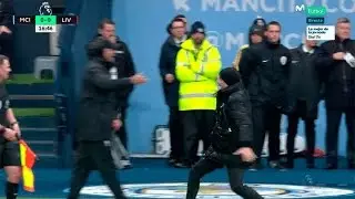 Pep Guardiola&rsquo;s Funny high five with Jurgen Klopp
