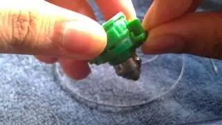 [Plastic] Beyblade Lesson about What's inside an Engine Gear system beyblade, sort of?