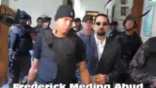 Medina Abud escoltado por seis policias el 15 de Febrero 2010