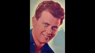 DAVID ESHET sings AZA MAZL HOT  DOS YIDL (Jews are so lucky)  דוד עשת אַזאַ מזל האָט דאָס ייִדל