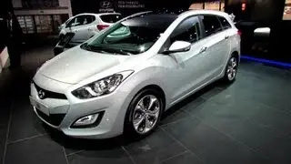 2013 Hyundai i30 Sport Wagon Diesel - Exterior and Interior Walkaround - 2012 Paris Auto Show