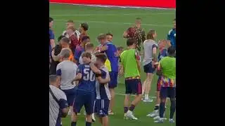 Ben White showing love to Viktor Gy&ouml;keres as the Arsenal boys celebrate the win over Newcastle! ❤️