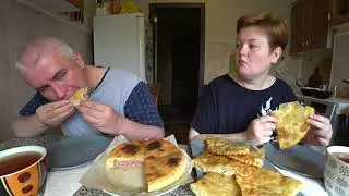 Вован ИЗМЕНИЛСЯ после Питера😍 Мукбанг ВКУСНЕЙШИЙ завтрак🥧🍽️ Пироги, чебуреки и кофе