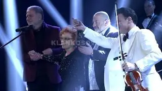 Momenti i ngjitjes së Nexhmije Pagarushës në skenë - 07.02.2020 - Klan Kosova