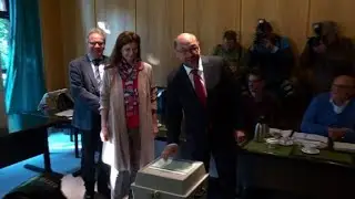 German election: SPD chief Martin Schulz casts vote
