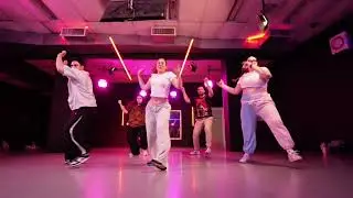 Cassie - Long Way 2 Go | Bestreet | Shakked Avital