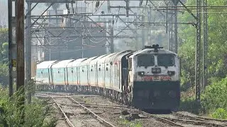 19668 Palace Queen Humsafar Express at Neral Junction !!