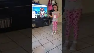 Priscilla singing pumpkin 🎃  bones