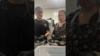 Deseeding #food #cookingchannel #foodie #salsas #cooking #foodshow  #chiles #peppers #hotsauce
