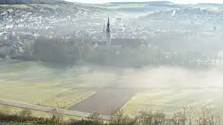 Timelaps: Morgennebel, Sicht vom Winterberg Richtung Stadt Weikersheim, Version1