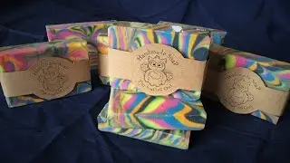 Making Psychedelic Raspberry Lemonade CP Soap Column Pour | The Soaping Owl