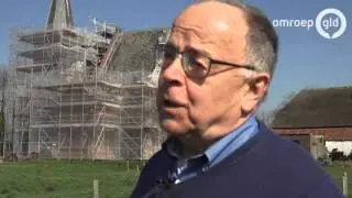 Kerkje van 's lands kleinste kerkdorp Persingen ingepakt en opgelapt