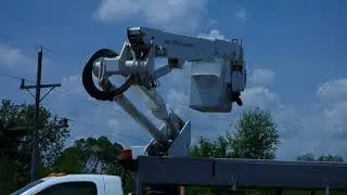 Altec AT37G, 42 ft, Articulating & Telescopic Bucket Truck