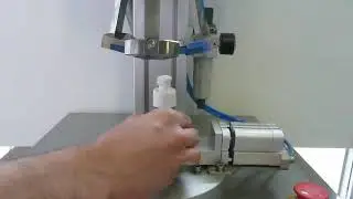 Tappatore a testa discendente per tappi in plastica a vite tipo dispenser - Tenco